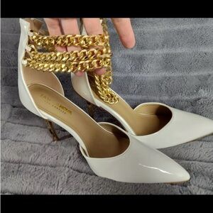 Fashion Nova City Girl Stiletto Heels White With Gold Tone Chain Size 10 ST11